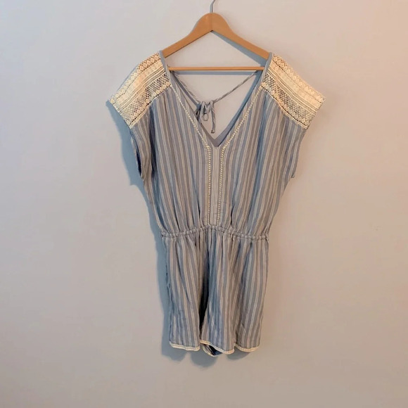 Abercrombie & Fitch size XL blue chambray and white lace shoulder romper shorts - Picture 1 of 6